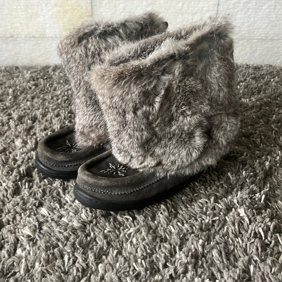 Kids size 3 Manitoba’s Mukluks - Picture 1 of 2